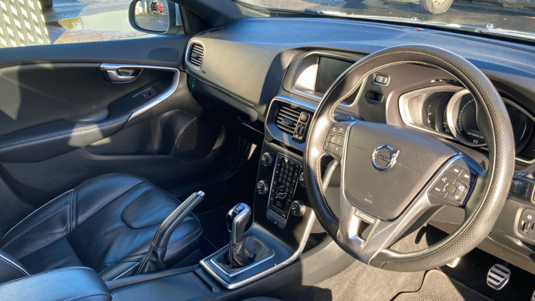 Volvo V40 T3 [152] R DESIGN Pro 5dr Petrol Hatchback